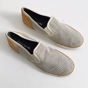 NWOT AMERICAN EAGLE Striped Slip-On Shoes